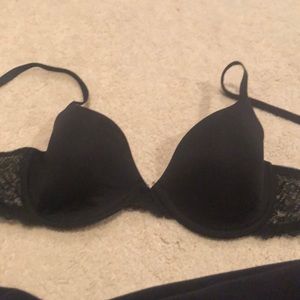 Gap black bra. Size 34C.